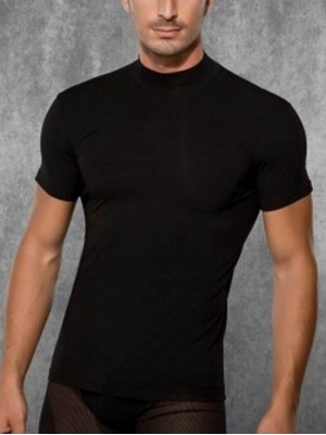 Tricou cu un decolteu ridicat Tricou cu un decolteu ridicat