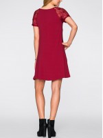 Rochie evazată cu dantelă Rochie evazată cu dantelă
